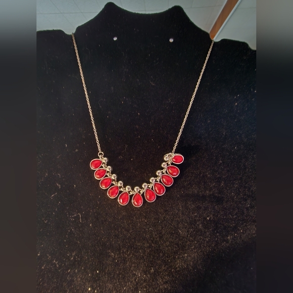 NWT Charming Charlie Red Teardrop Statement Necklace - Picture 1 of 3